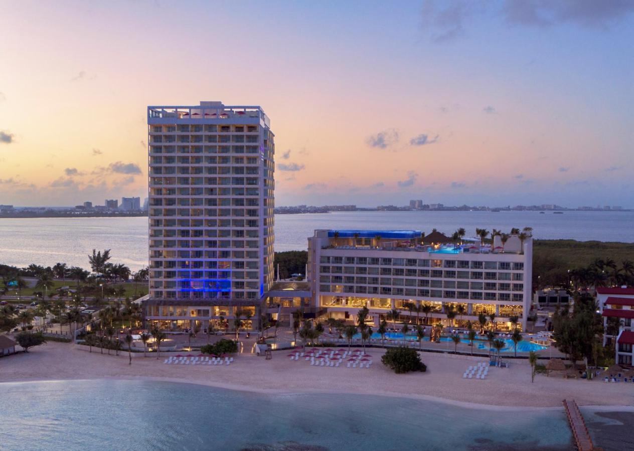 Xhale club Junior Suite upper Ocean Front King